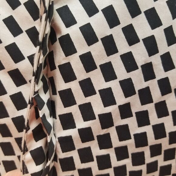 Chico's 1 / M NWOT Tunic Shirt Stretch Geometric Button Up Long Sleeve Tan Black - Picture 8 of 12